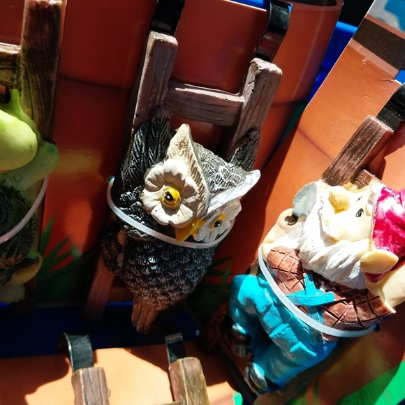 PLANT pot huggers set (frog,turtle,ladybug,knome,bee,owl) - Picture 4 of 9